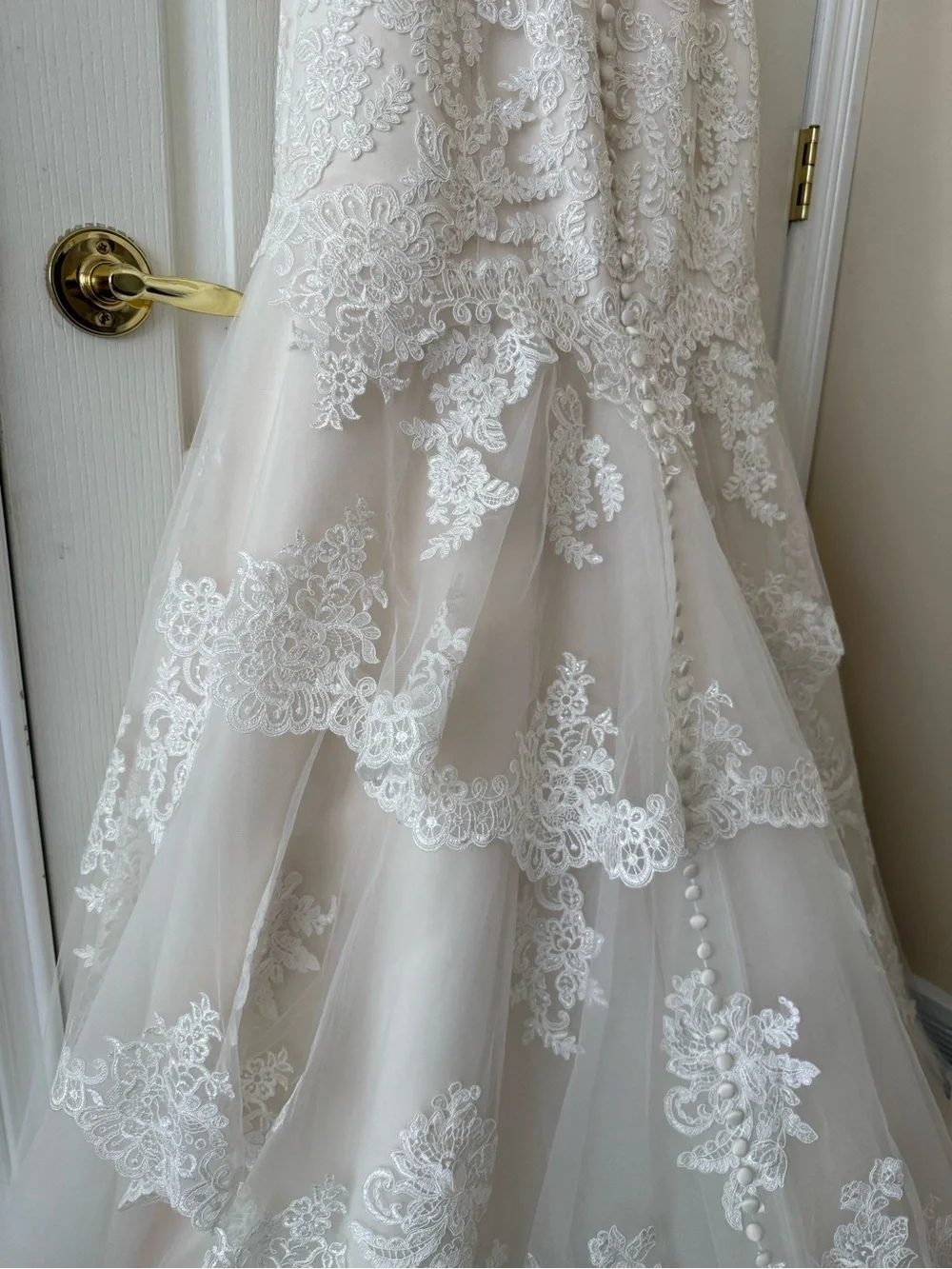 Madison Collection | Ivory Lace Tulle Wedding Gown Size 12 - Picture 10 of 15